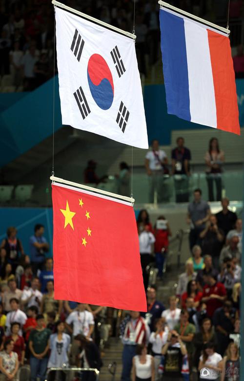 东京奥运会闭幕式升法国国旗