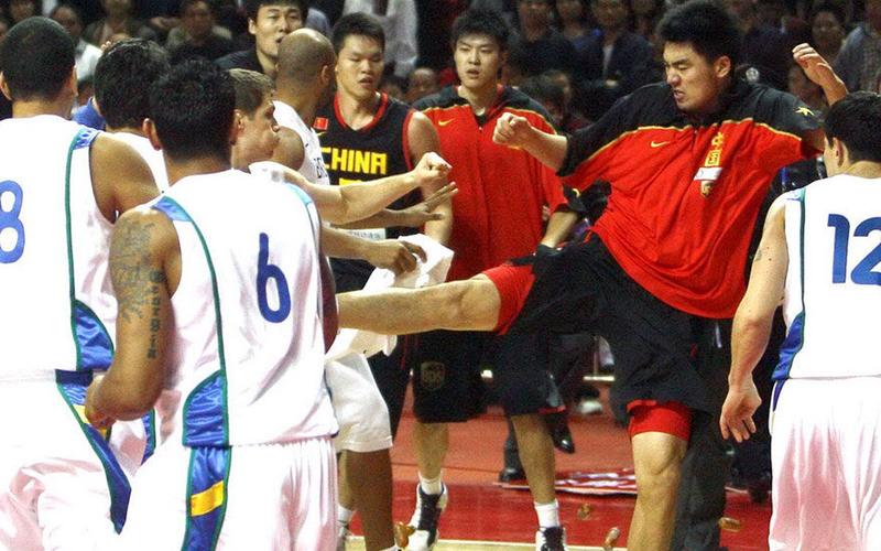 中国男篮斗殴打架
