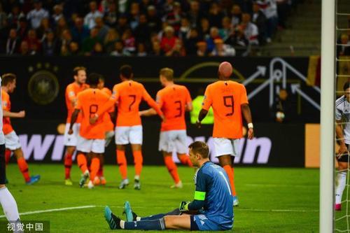 德国主场2-4荷兰的相关图片